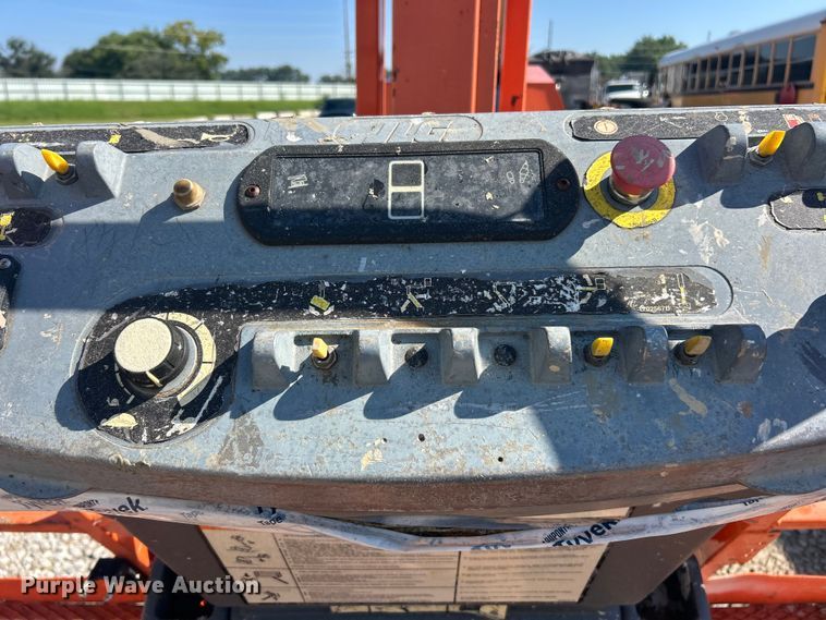 image for item YA4100 2008 JLG 660SJ boom lift