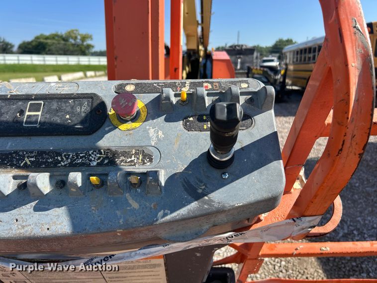 image for item YA4100 2008 JLG 660SJ boom lift