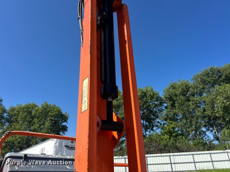 image for item YA4100 2008 JLG 660SJ boom lift