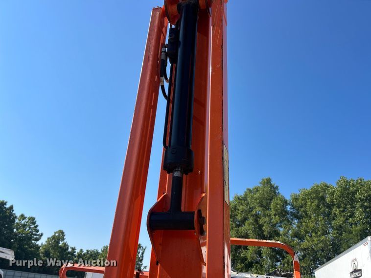 image for item YA4100 2008 JLG 660SJ boom lift