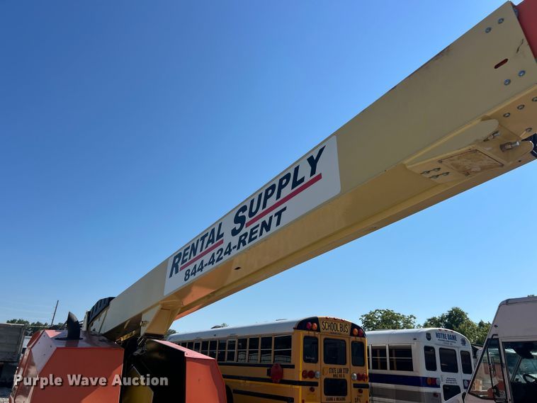 image for item YA4100 2008 JLG 660SJ boom lift