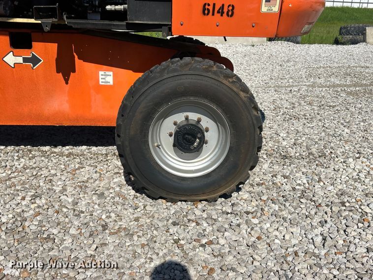 image for item YA4100 2008 JLG 660SJ boom lift