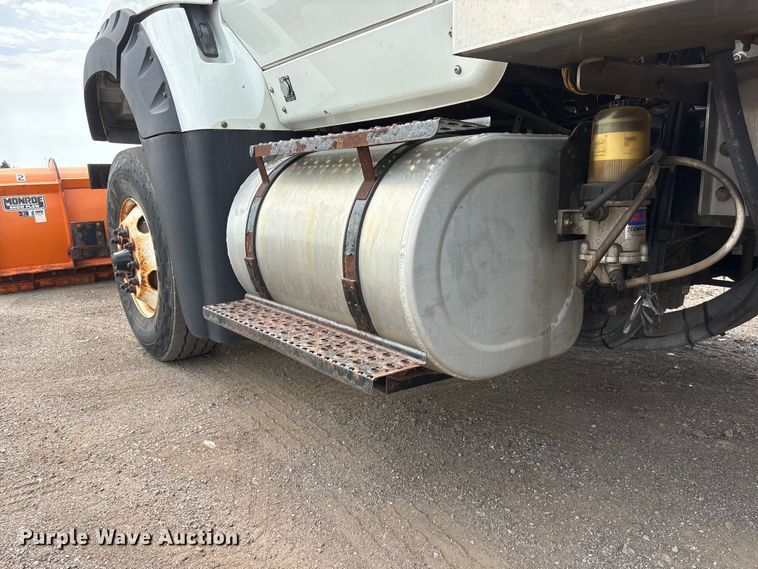 image for item DO5274 2013 International Workstar 7600 dump truck
