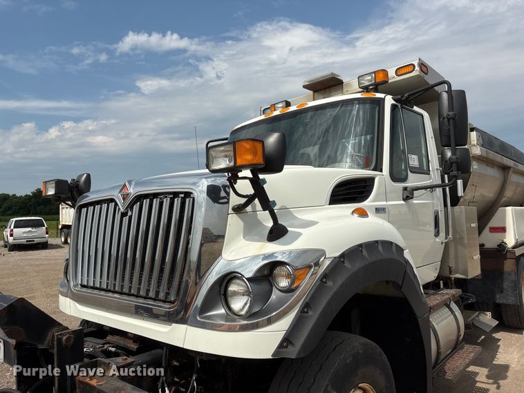 image for item DO5274 2013 International Workstar 7600 dump truck