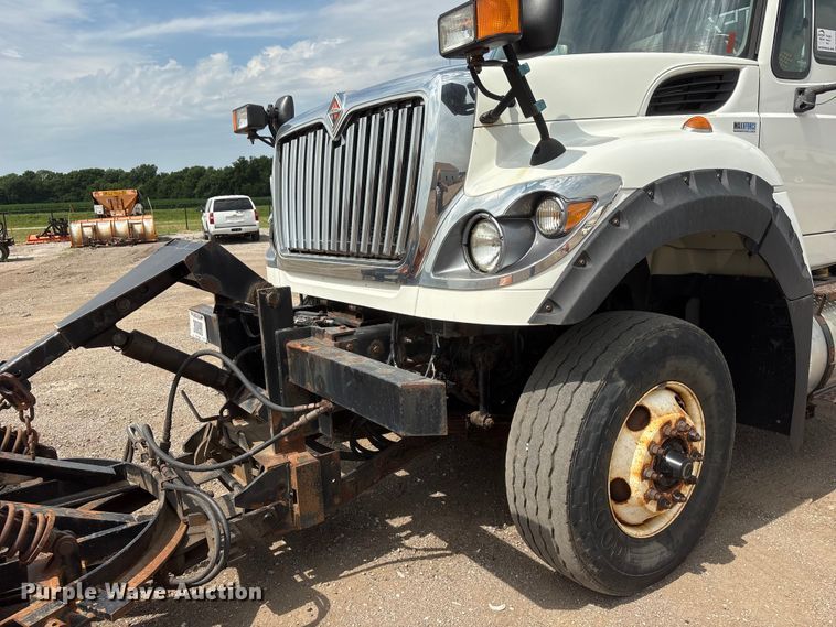 image for item DO5274 2013 International Workstar 7600 dump truck