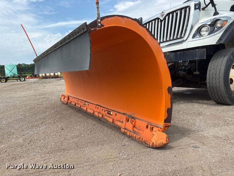 image for item DO5274 2013 International Workstar 7600 dump truck