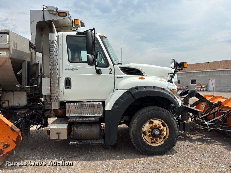 image for item DO5274 2013 International Workstar 7600 dump truck
