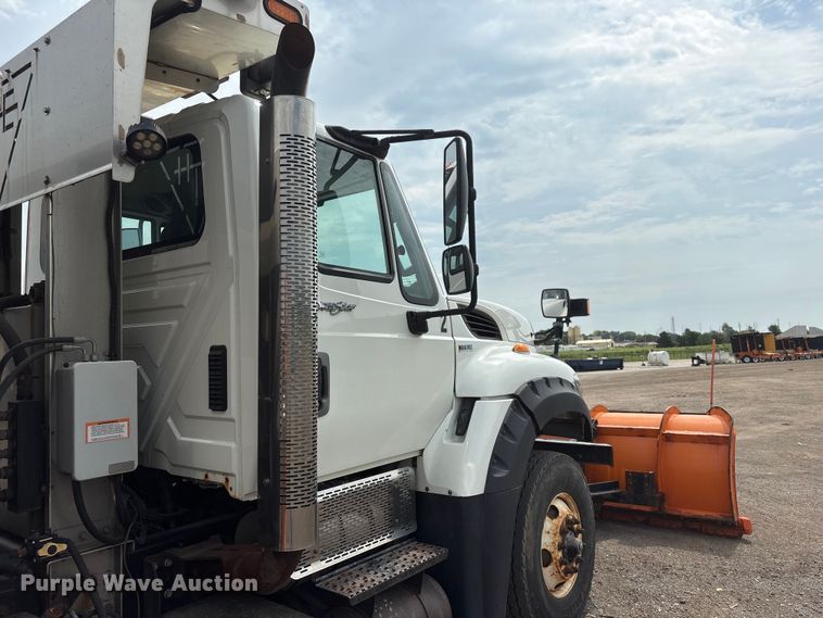 image for item DO5274 2013 International Workstar 7600 dump truck