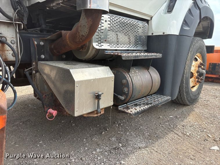 image for item DO5274 2013 International Workstar 7600 dump truck