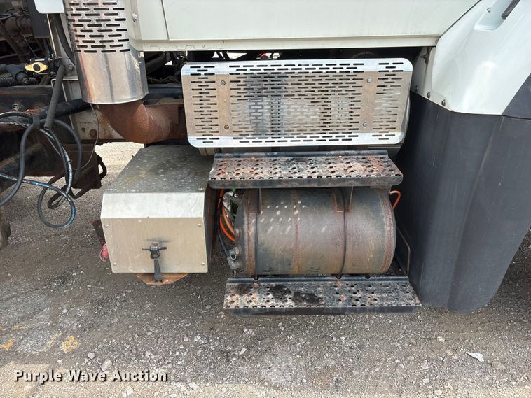 image for item DO5274 2013 International Workstar 7600 dump truck