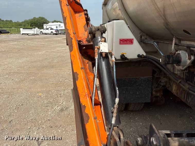 image for item DO5274 2013 International Workstar 7600 dump truck