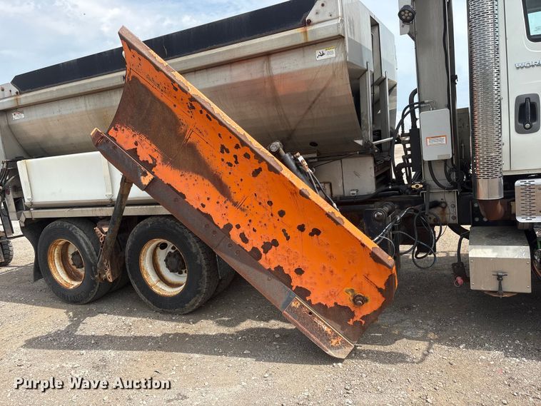 image for item DO5274 2013 International Workstar 7600 dump truck