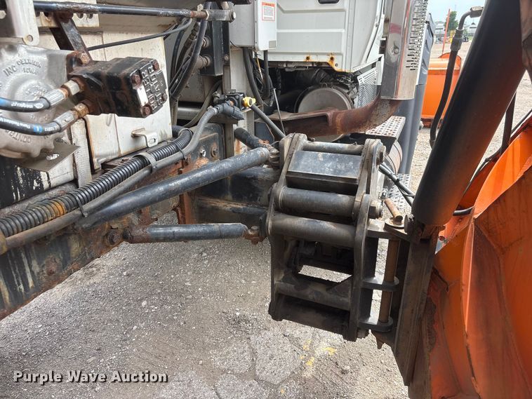 image for item DO5274 2013 International Workstar 7600 dump truck