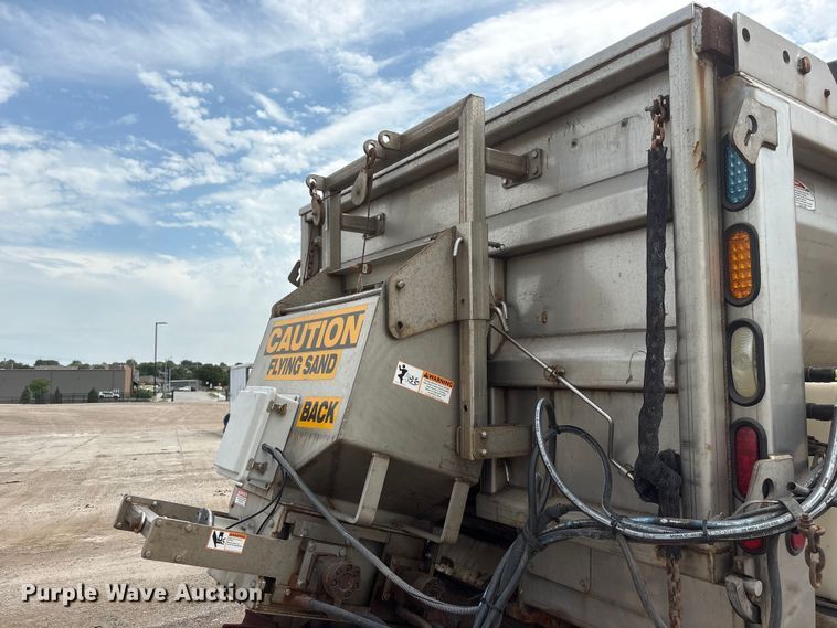 image for item DO5274 2013 International Workstar 7600 dump truck