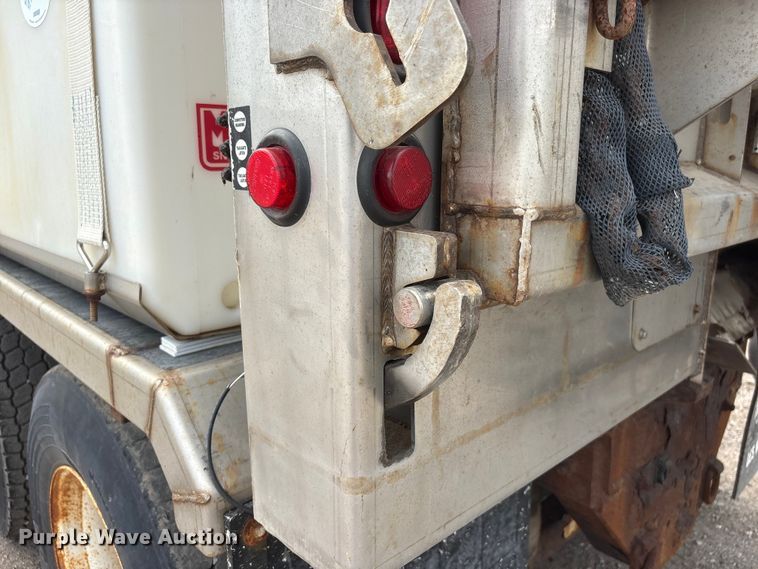 image for item DO5274 2013 International Workstar 7600 dump truck