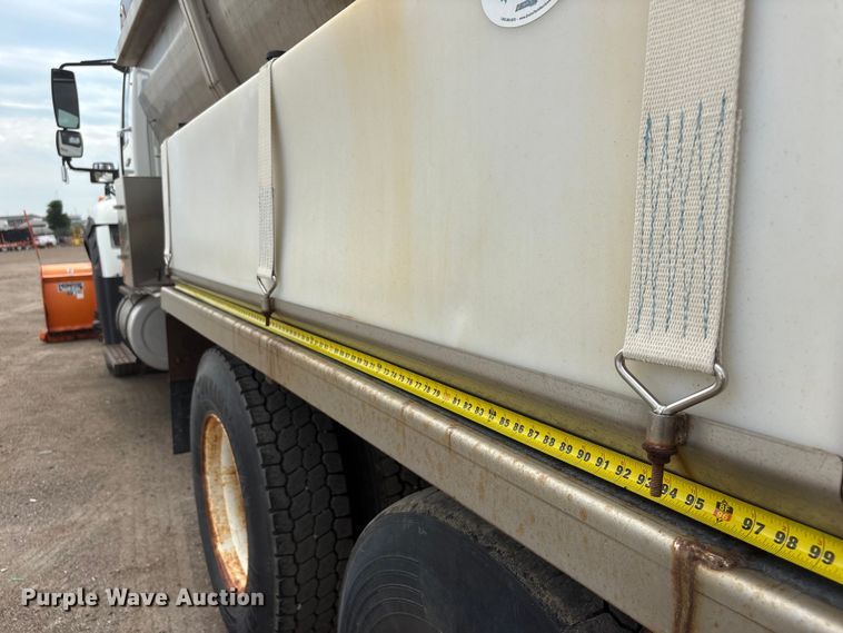 image for item DO5274 2013 International Workstar 7600 dump truck