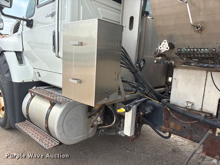 image for item DO5274 2013 International Workstar 7600 dump truck