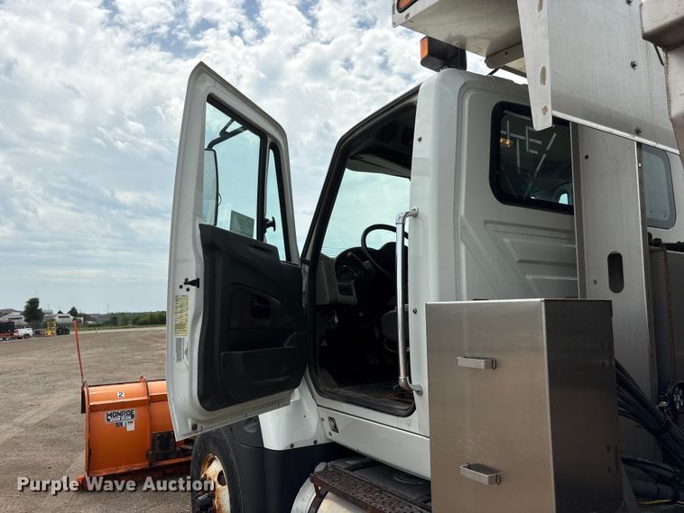 image for item DO5274 2013 International Workstar 7600 dump truck