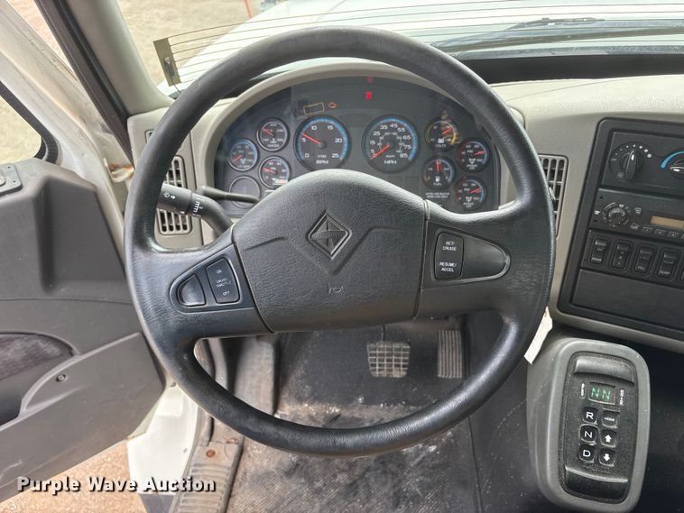 image for item DO5274 2013 International Workstar 7600 dump truck