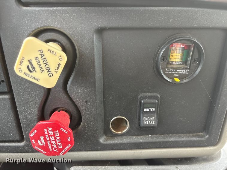 image for item DO5274 2013 International Workstar 7600 dump truck
