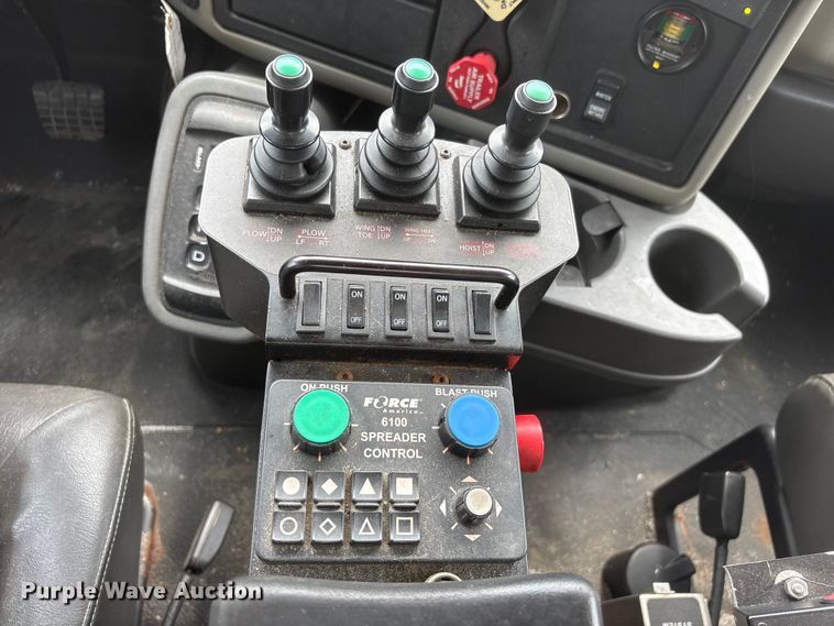 image for item DO5274 2013 International Workstar 7600 dump truck