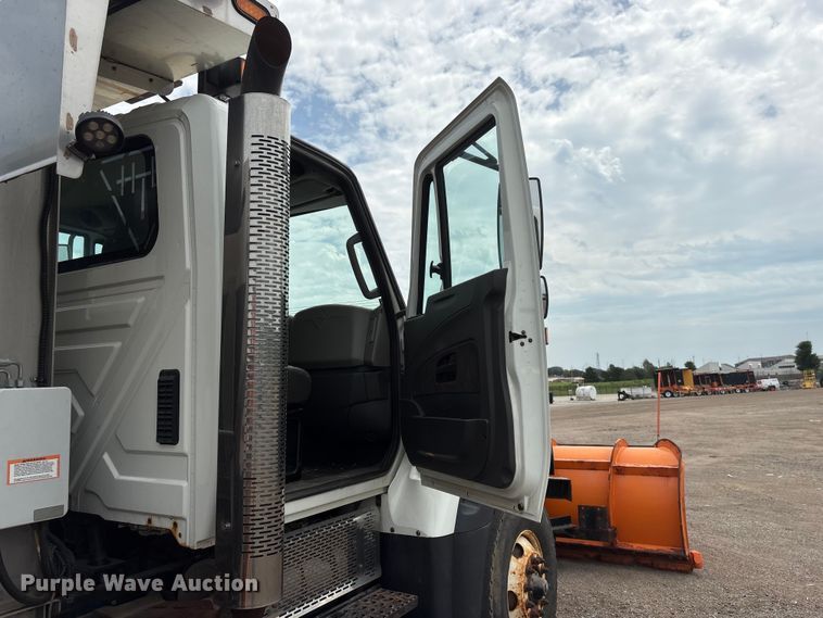 image for item DO5274 2013 International Workstar 7600 dump truck