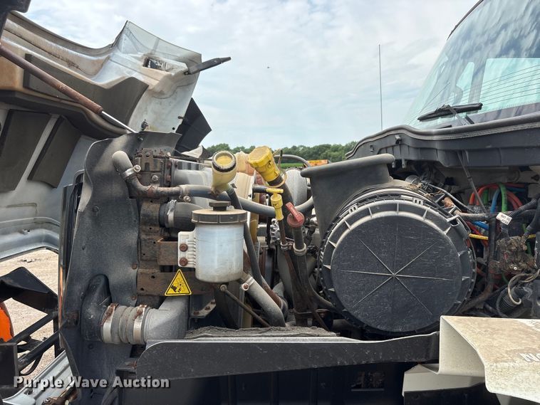 image for item DO5274 2013 International Workstar 7600 dump truck