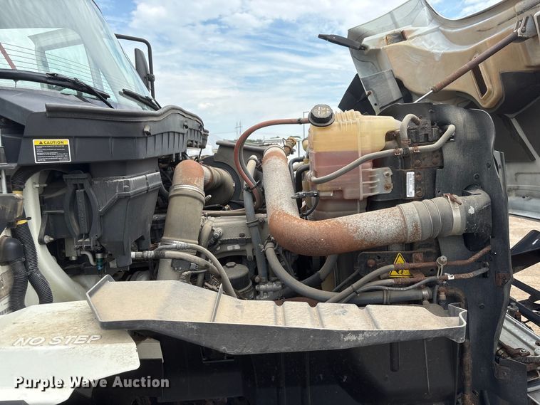 image for item DO5274 2013 International Workstar 7600 dump truck