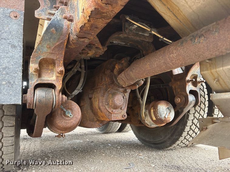 image for item DO5274 2013 International Workstar 7600 dump truck
