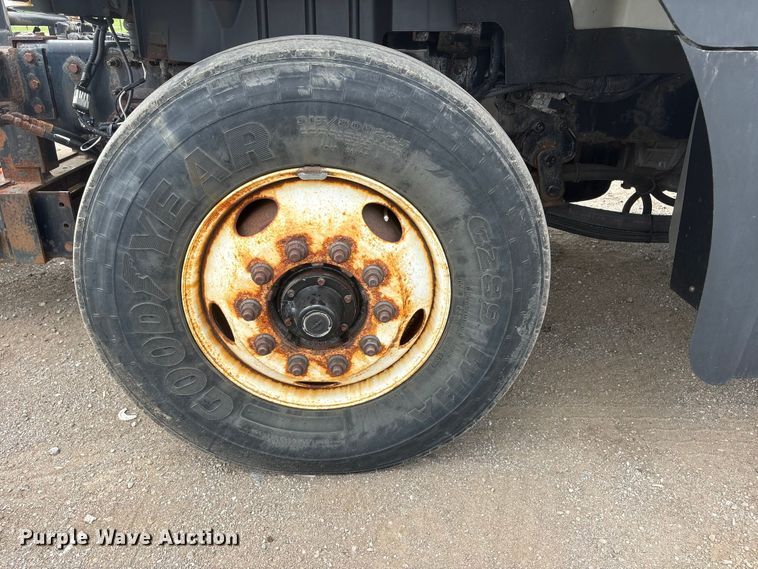 image for item DO5274 2013 International Workstar 7600 dump truck