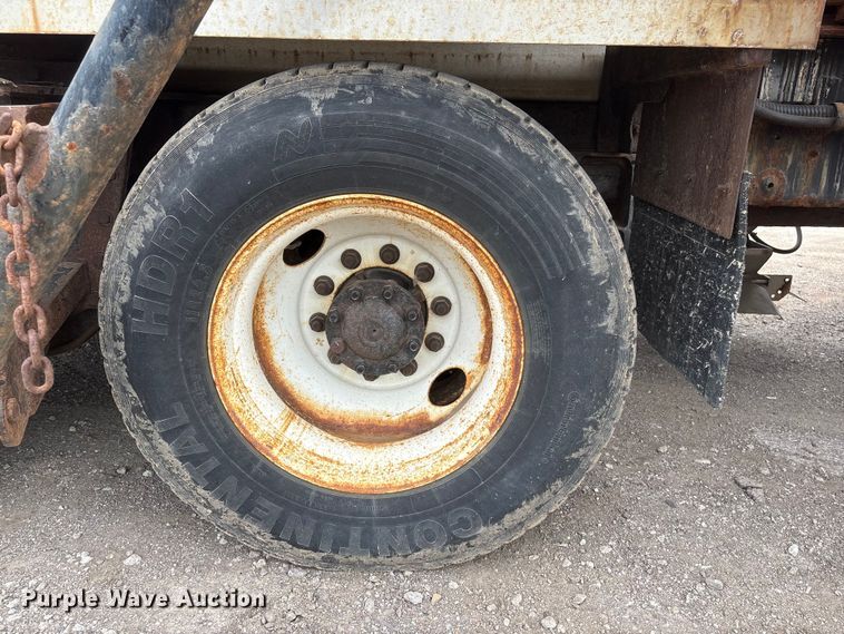 image for item DO5274 2013 International Workstar 7600 dump truck
