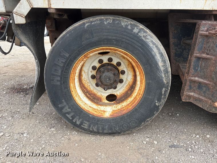 image for item DO5274 2013 International Workstar 7600 dump truck