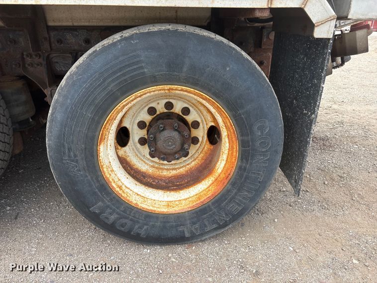 image for item DO5274 2013 International Workstar 7600 dump truck