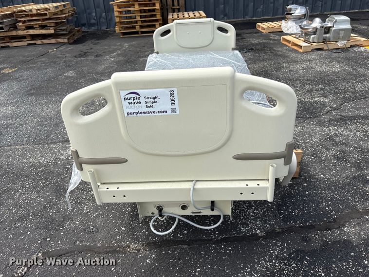image for item DO5283 Hill-Rom Advanta P1600 hospital bed