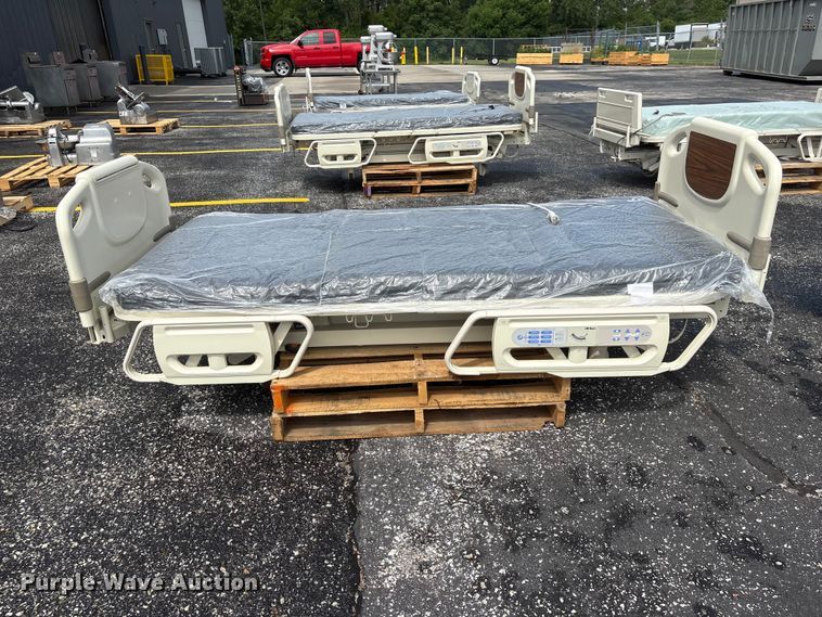 image for item DO5283 Hill-Rom Advanta P1600 hospital bed