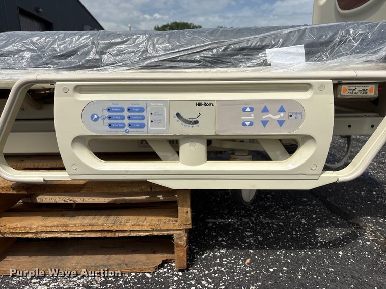 image for item DO5283 Hill-Rom Advanta P1600 hospital bed