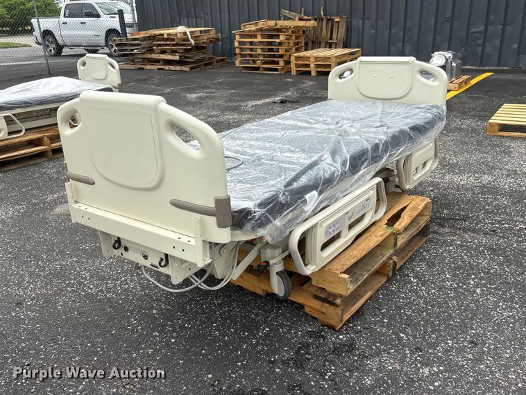image for item DO5284 Hill-Rom Advanta P1600 hospital bed