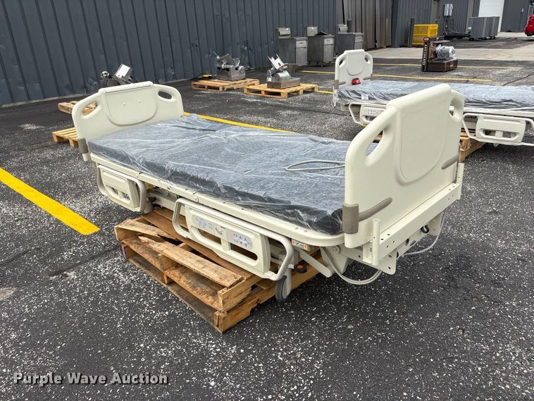 image for item DO5284 Hill-Rom Advanta P1600 hospital bed