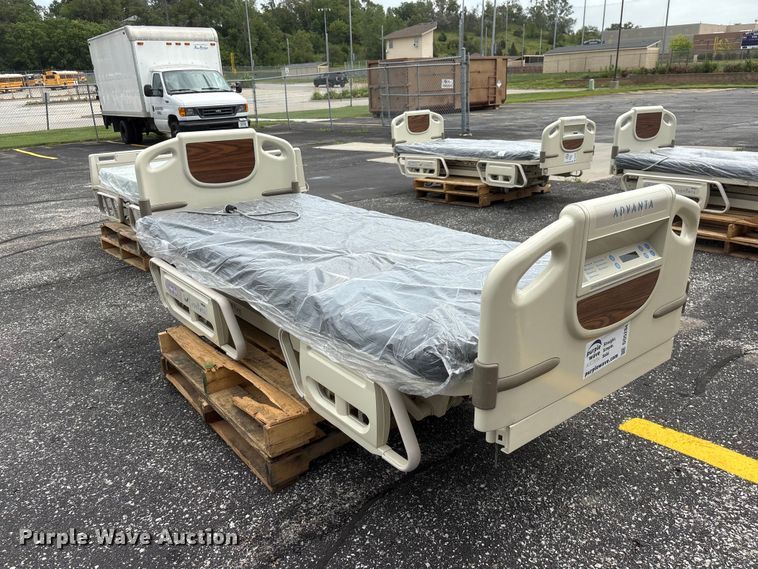 image for item DO5284 Hill-Rom Advanta P1600 hospital bed