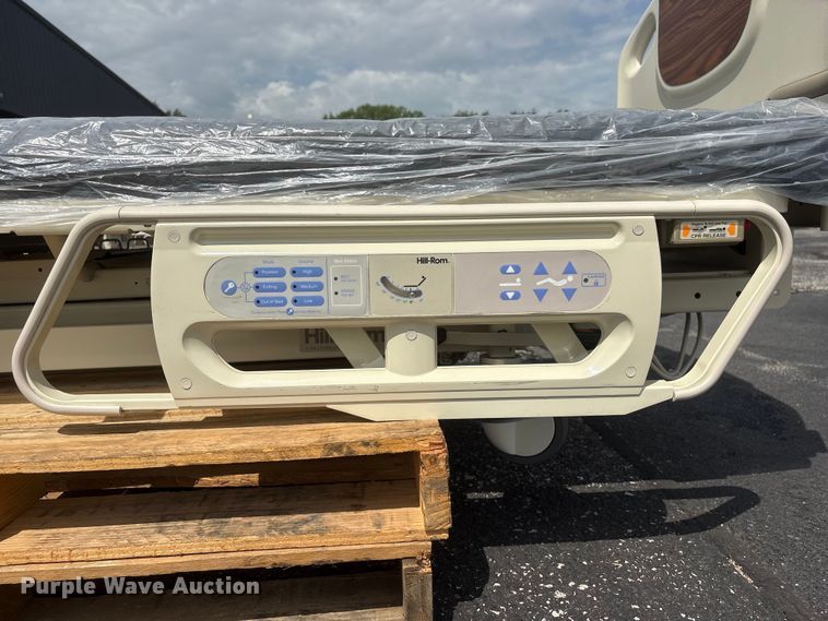 image for item DO5294 Hill-Rom Advanta P1600 hospital bed