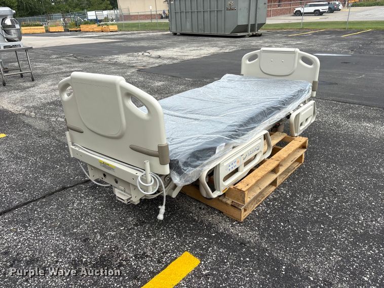 image for item DO5296 Hill-Rom Advanta P1600 Hospital bed