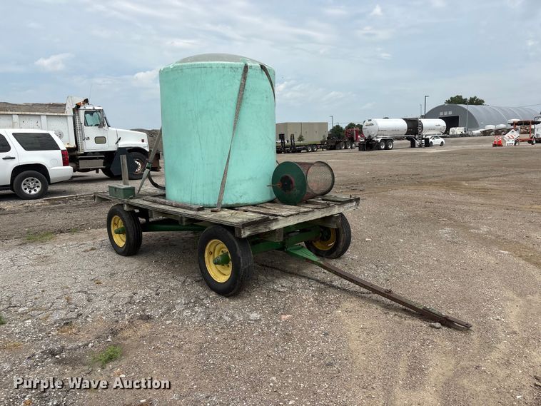 image for item DO5309 John Deere hay wagon