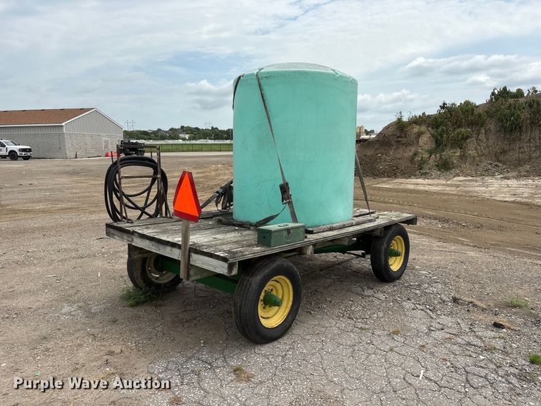 image for item DO5309 John Deere hay wagon