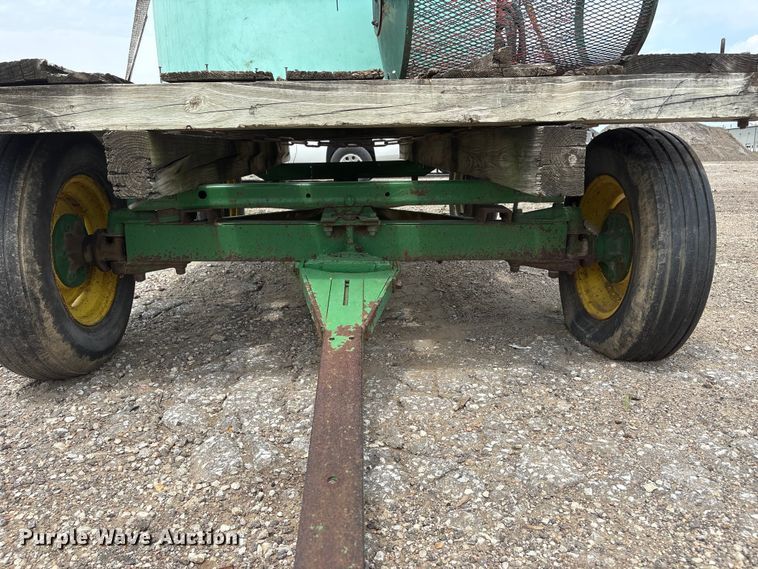 image for item DO5309 John Deere hay wagon