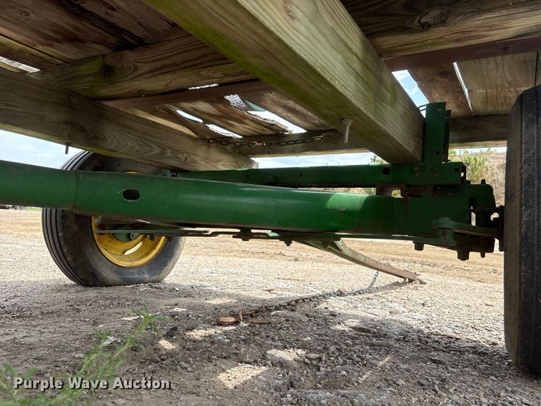 image for item DO5309 John Deere hay wagon