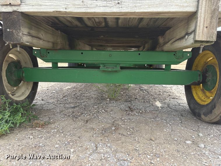 image for item DO5309 John Deere hay wagon