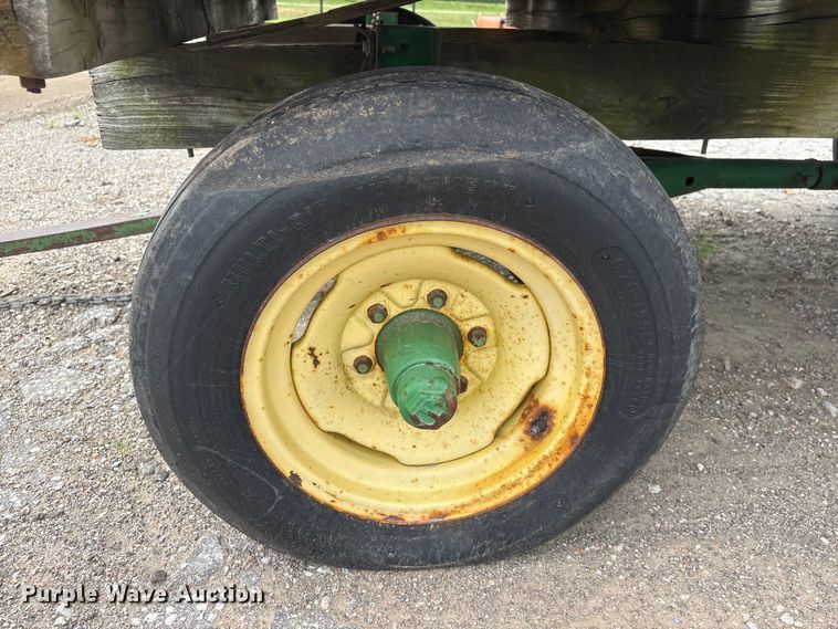 image for item DO5309 John Deere hay wagon