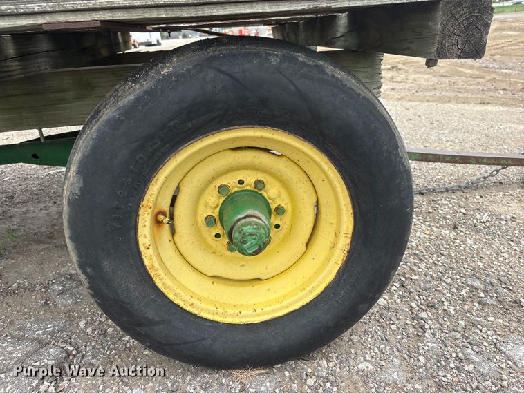 image for item DO5309 John Deere hay wagon