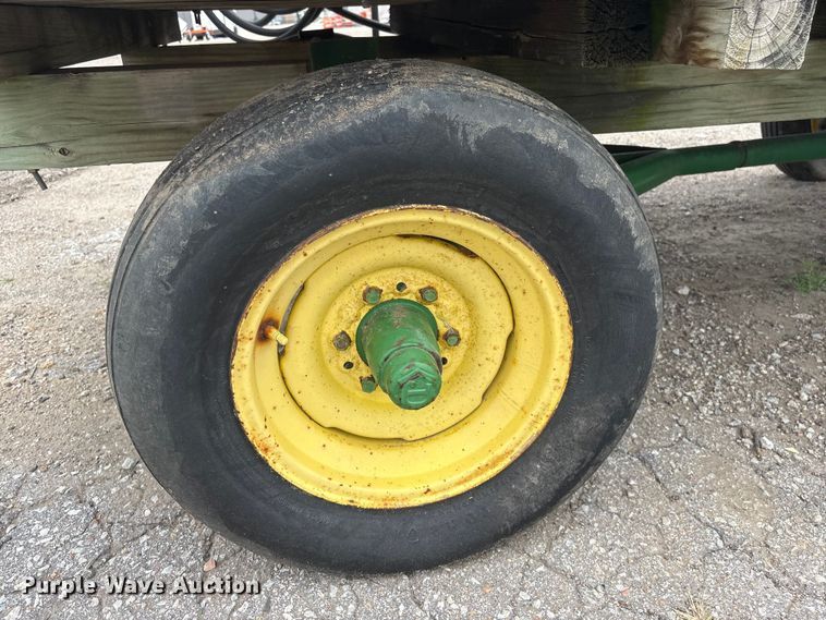 image for item DO5309 John Deere hay wagon