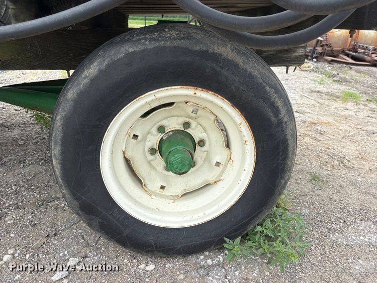 image for item DO5309 John Deere hay wagon